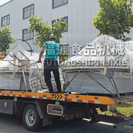 聊城客戶訂購焦餅機器兩臺